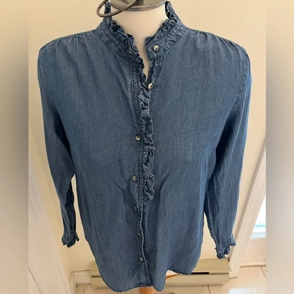 RW & Co Jean top with ruffled front sz medium - Picture 6 of 6